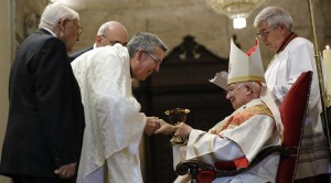 El cardenal arzobispo de Valencia, Antonio Cañizares, ha clausurado esta tarde el Año Jubilar del Santo Cáliz de la Misericordia en la diócesis de Valencia, en una misa solemne concelebrada por cinco obispos y cien sacerdotes en la Catedra. Valencia 13 Noviembre 2016. (Foto: AVAN // Alberto Sáiz)